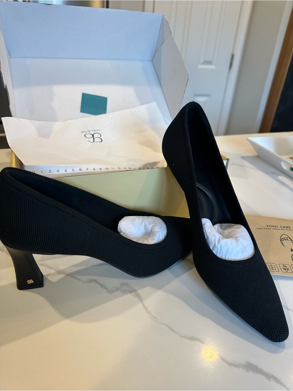 Cosy Island Elegant Black Pointed Toe Mid Heel Pumps - Women's (sz 10) 2” heel